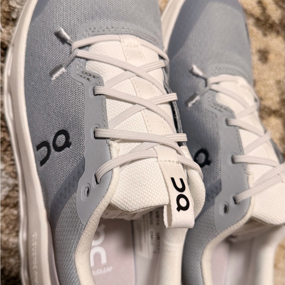 On Cloudleap Kids Running Light Gray and White Shoes